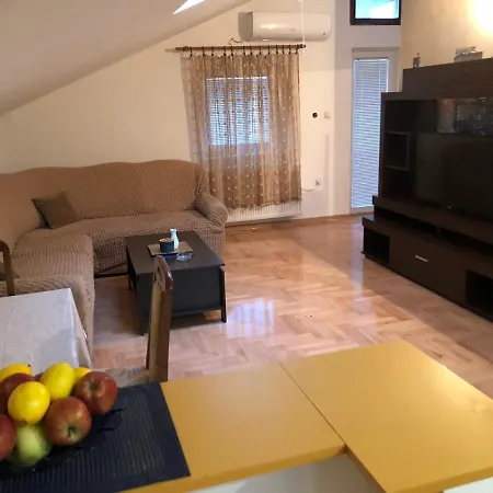 Altina M * Zemun Polje